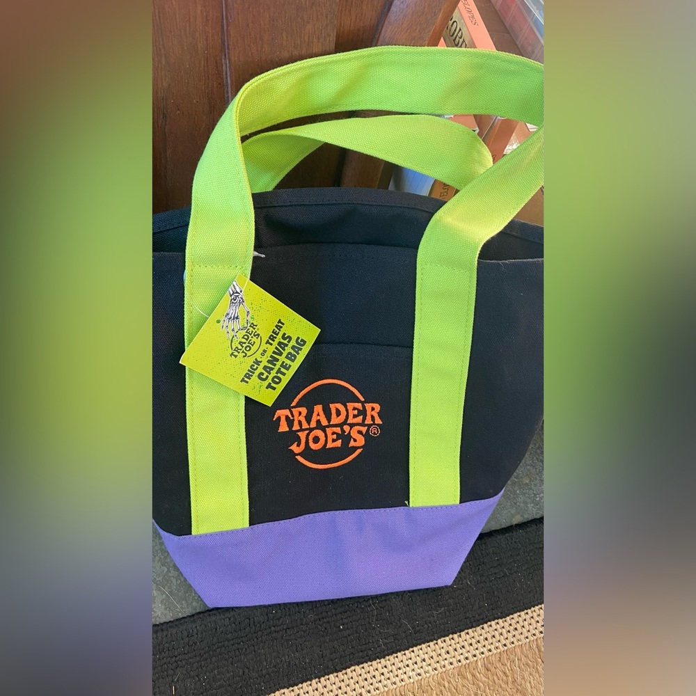 Trader Joe's Black and Purple Tote Bag NWT and in perfect condition - Halloween!